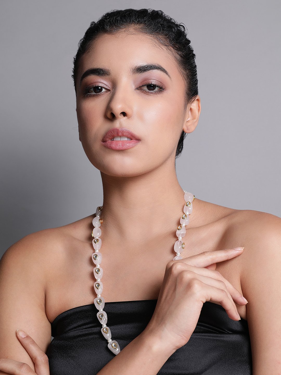 LE SELAS ROSE QUARTZ & KUNDAN NECKLACE