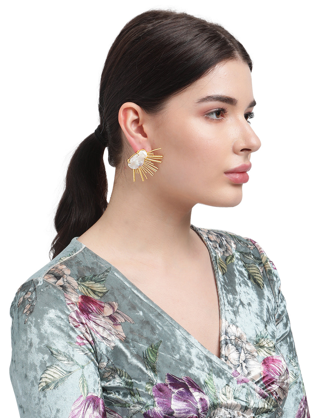 AMELIA FRESH WATER PEARL EARRINGS jewellery in 24K gold plating | XAGO Luxe