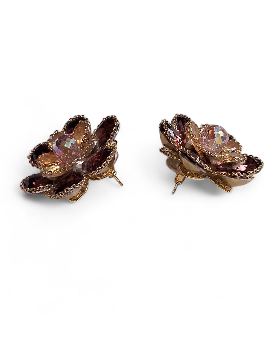 LE ARACELY PURPLE AND GOLD, FLORAL SHAPE STUDS EARRINGS jewellery in 24K gold plating | XAGO Luxe