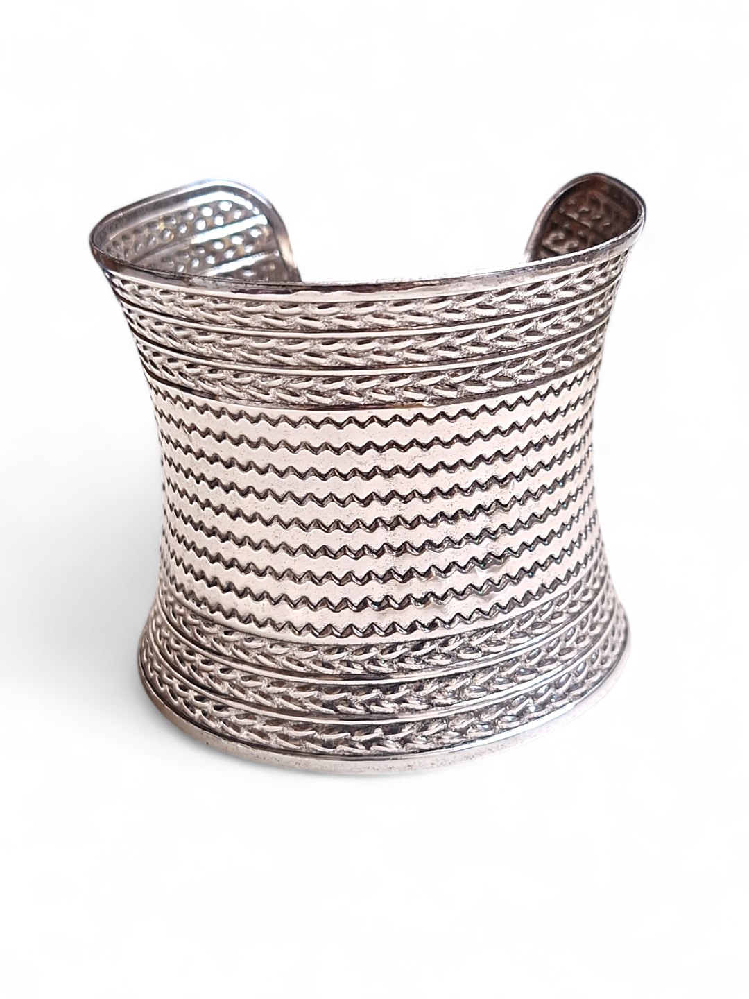 LE MALAY SILVER PLATED CUFF BRACELET jewellery in 24K gold plating | XAGO Luxe