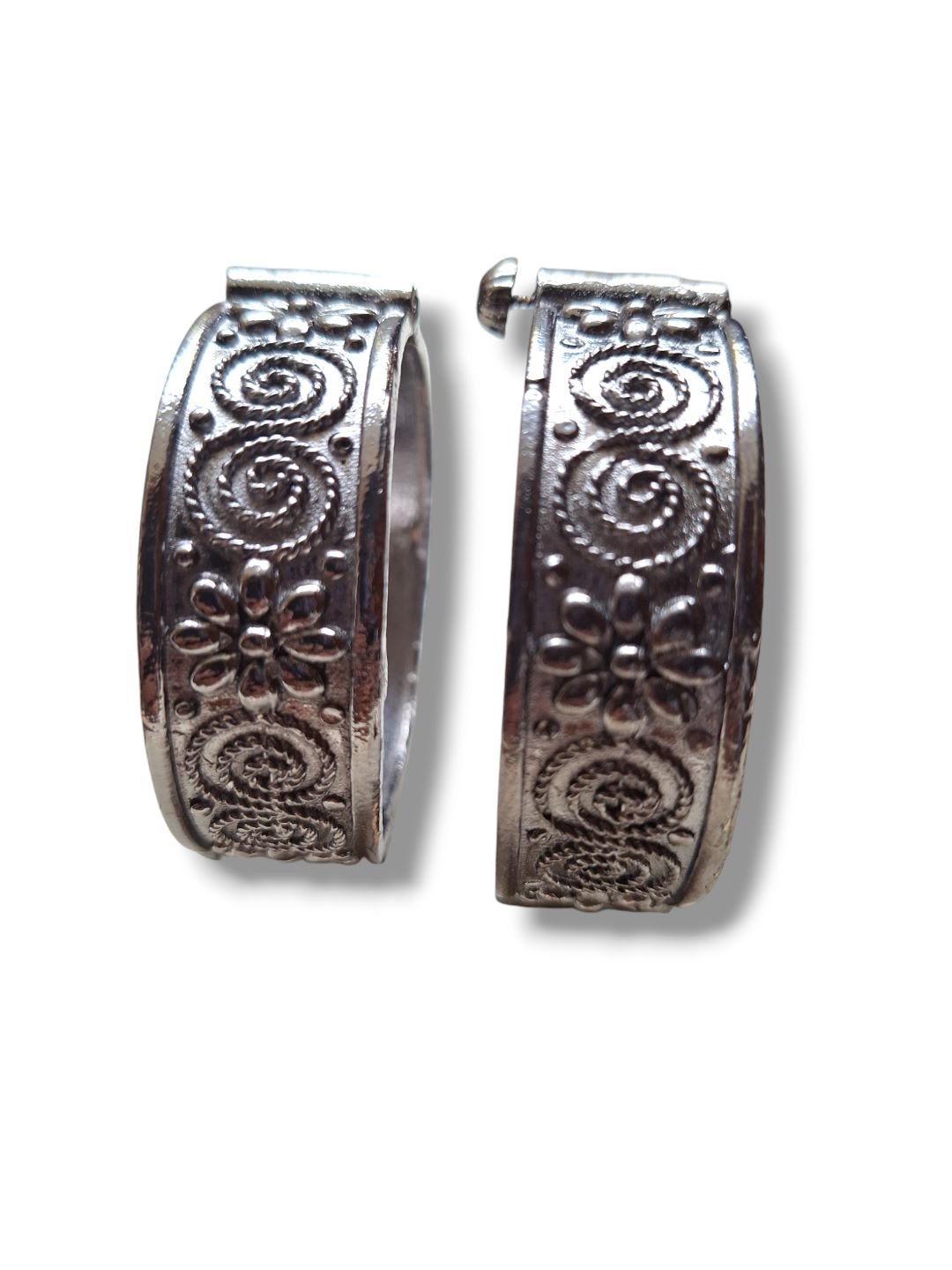 LE BERYL SAT OF 2 SILVER PLATED CUFF BRACELET jewellery in 24K gold plating | XAGO Luxe