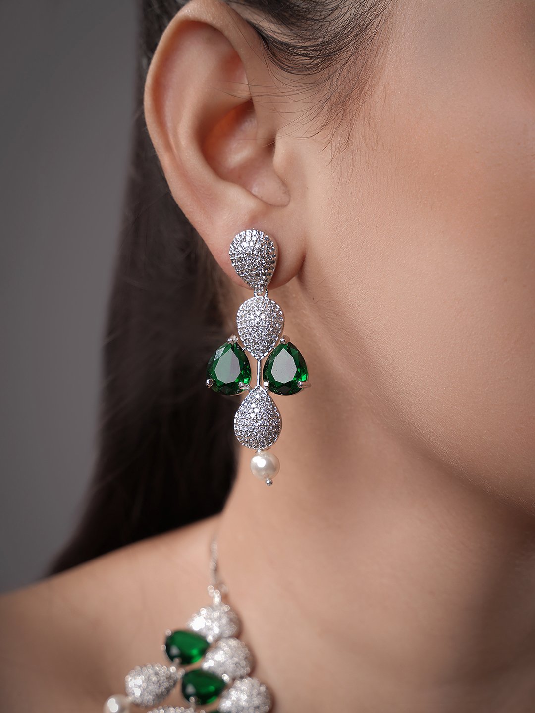 LE KAIVALYA GREEN RHODIUM-PLATED AD-STUDDED NECKLACE AND EARRINGS jewellery in 24K gold plating | XAGO Luxe