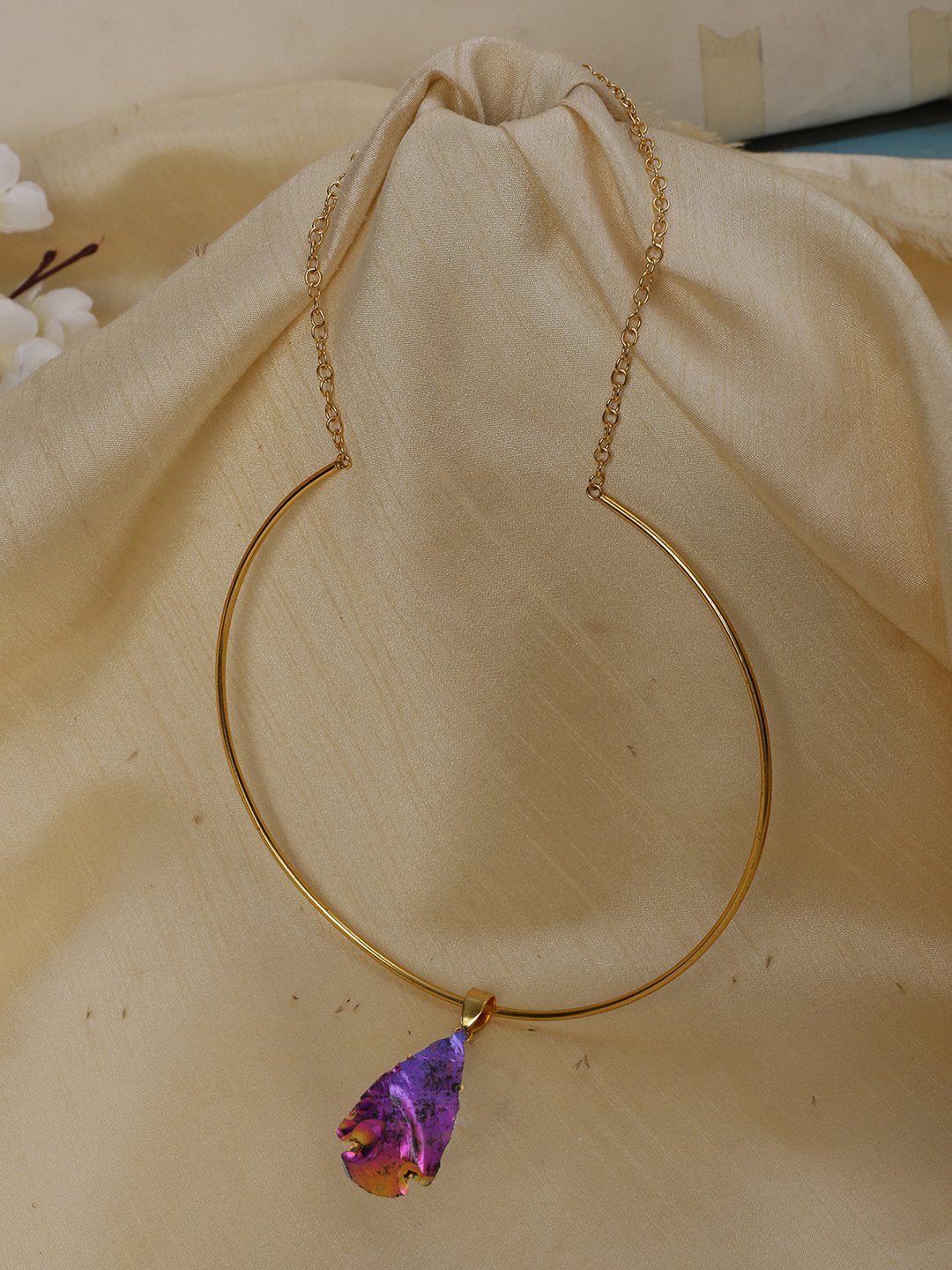 LE AYAZ GOLD PLEATED CONTEMPORARY PENDANT AND CHAIN jewellery in 24K gold plating | XAGO Luxe