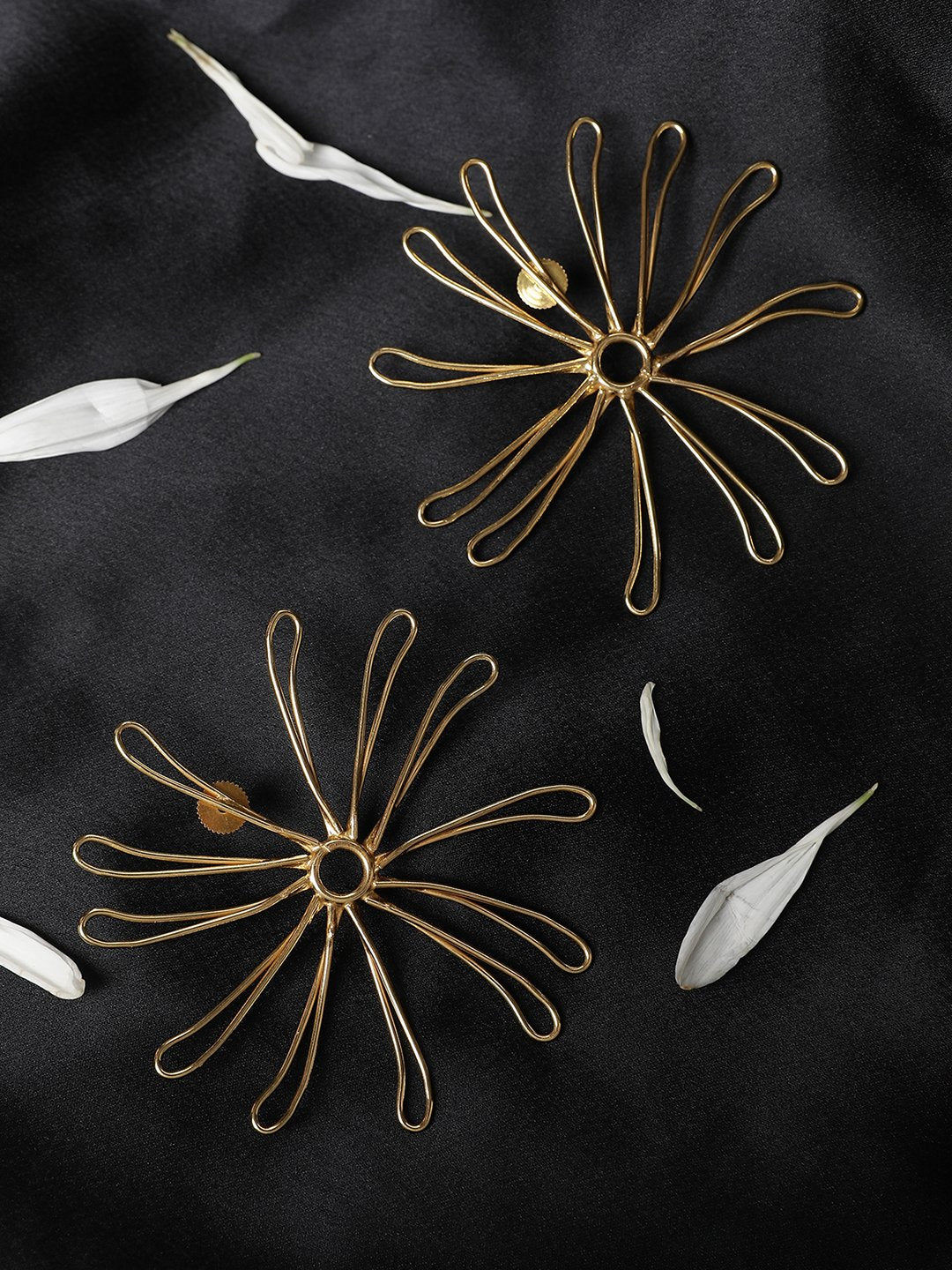 SUFIA STUDS EARRINGS jewellery in 24K gold plating | XAGO Luxe