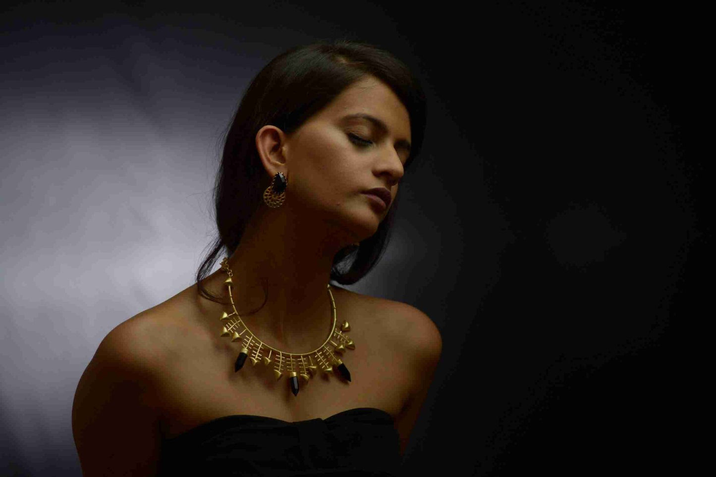 XAGO PURPLE AMETHYST GEMSTONE BOW AND ARROW NECKLACE jewellery in 24K gold plating | XAGO Luxe