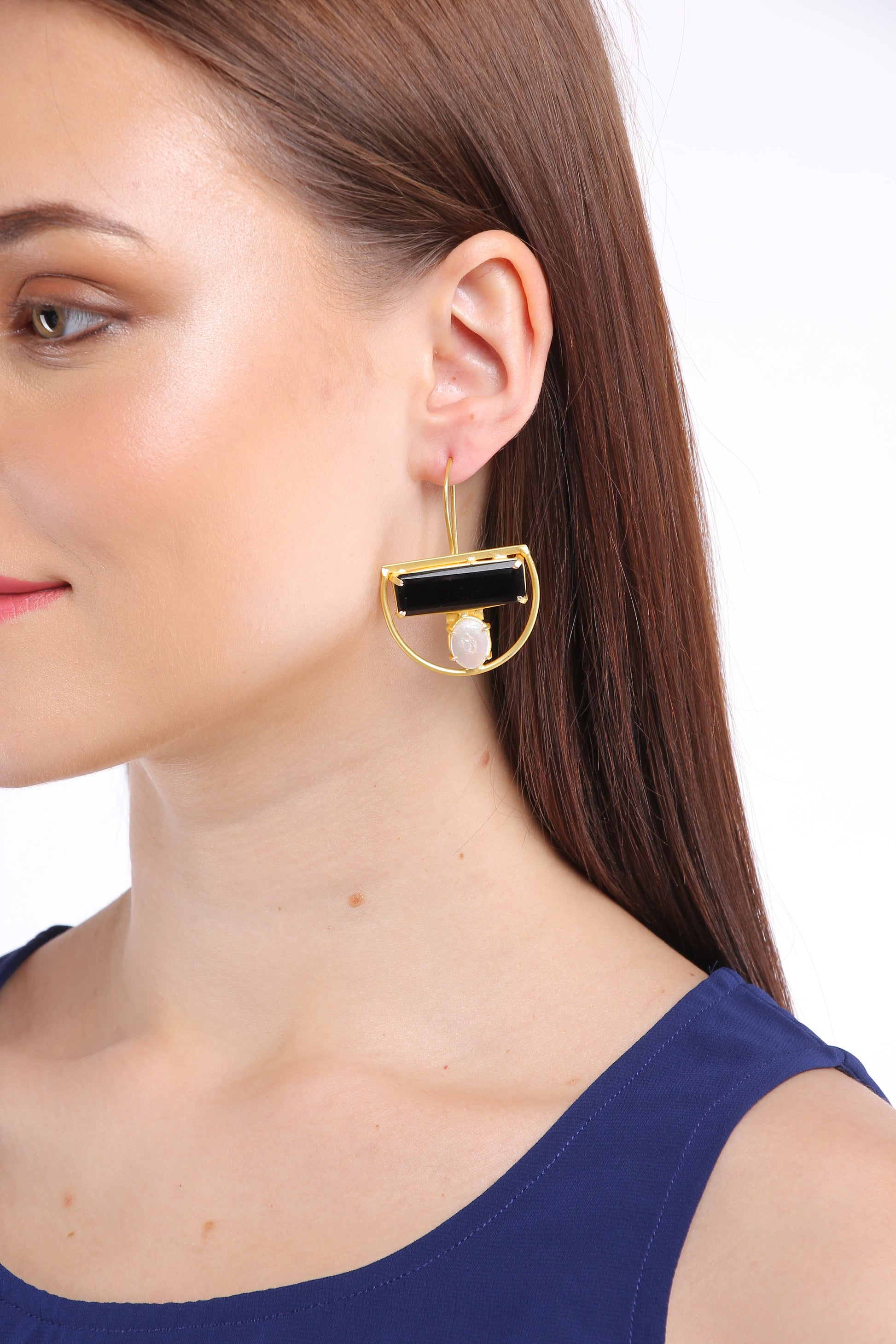 AGATA BLACK ONYX AND PEAR L DROP EARRINGS jewellery in 24K gold plating | XAGO Luxe
