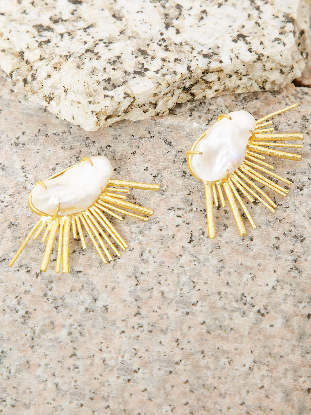AMELIA FRESH WATER PEARL EARRINGS jewellery in 24K gold plating | XAGO Luxe