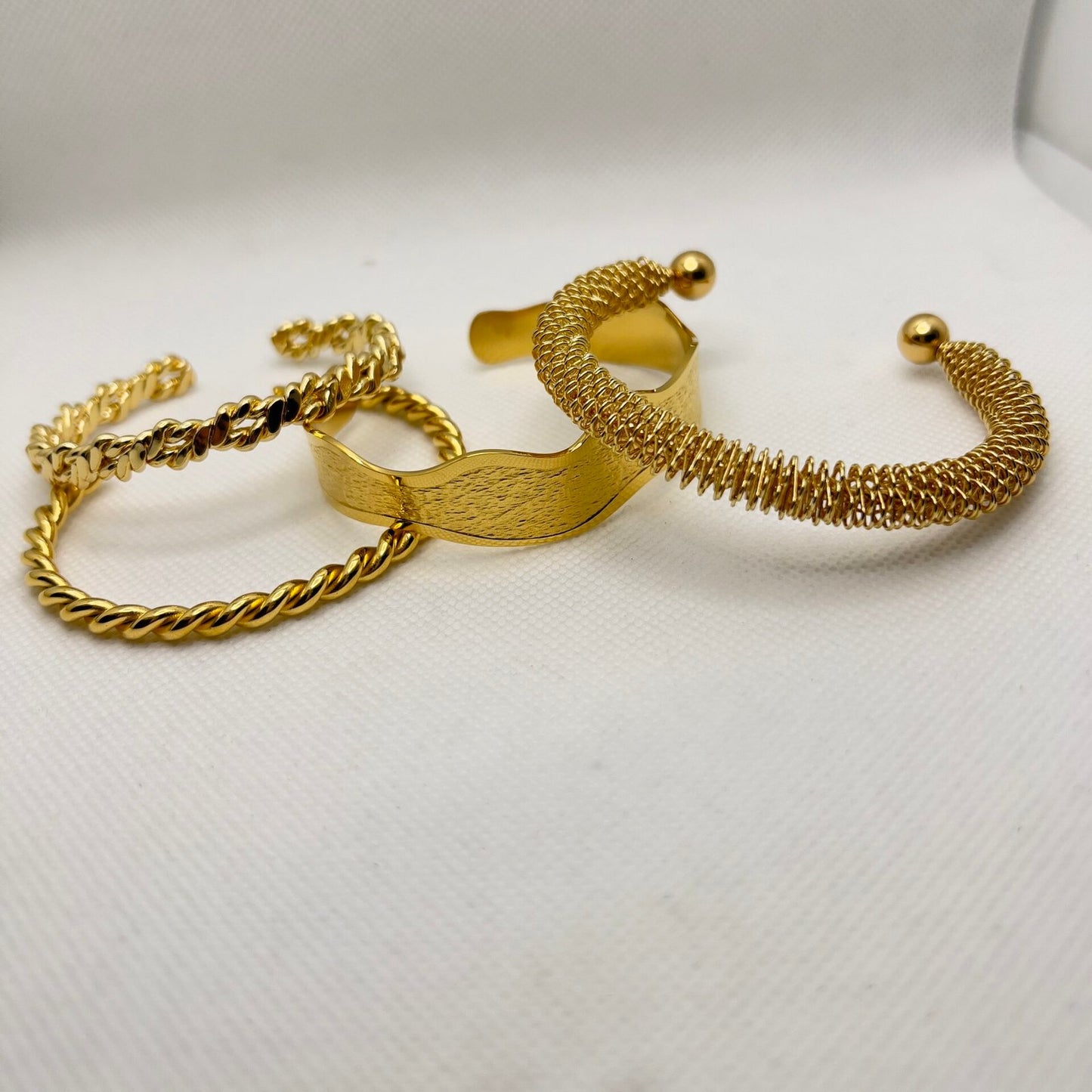 LE VALENCIA STACKABLE HANDCUFFS jewellery in 24K gold plating | XAGO Luxe