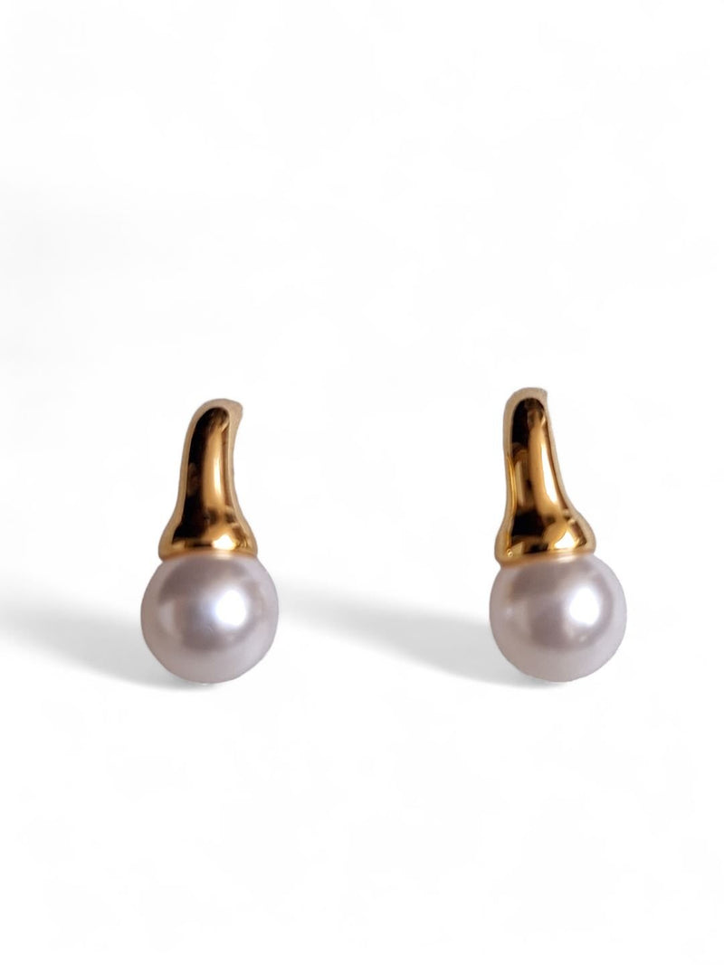 LE PALOMA GOLD PEARL STUDDED, COMTEMPORARY SHAPE STUD EARRINGS jewellery in 24K gold plating | XAGO Luxe