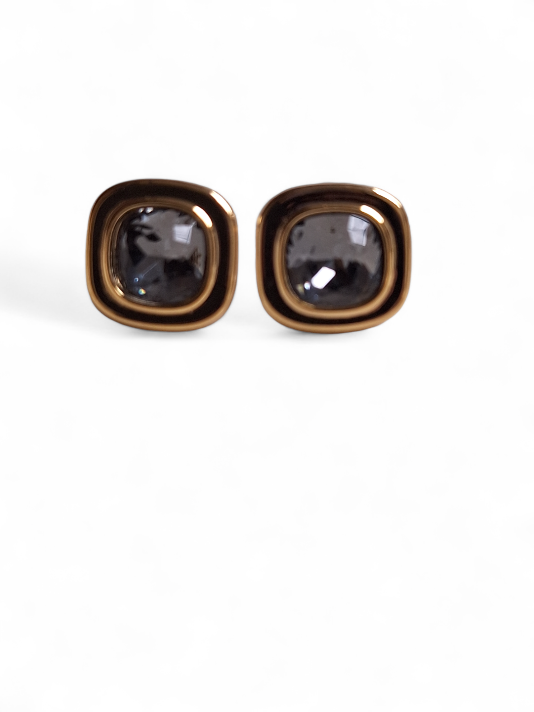 LE VELERIA GREY CONTEMPORARY SHAPE STUDS EARRINGS