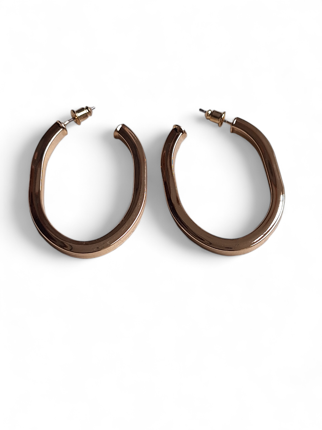 LE CAROLINA GOLD PLATED CONTEMPORARY SHAPED STUD EARRING