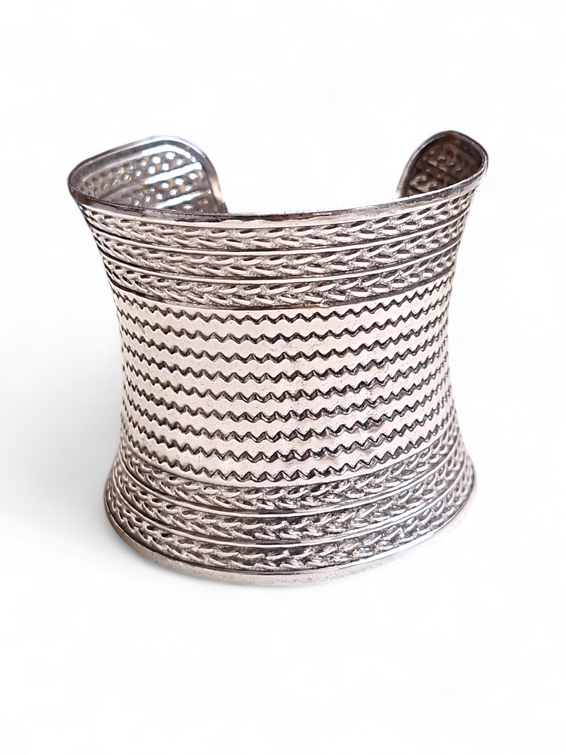 LE MALAY SILVER PLATED CUFF BRACELET jewellery in 24K gold plating | XAGO Luxe