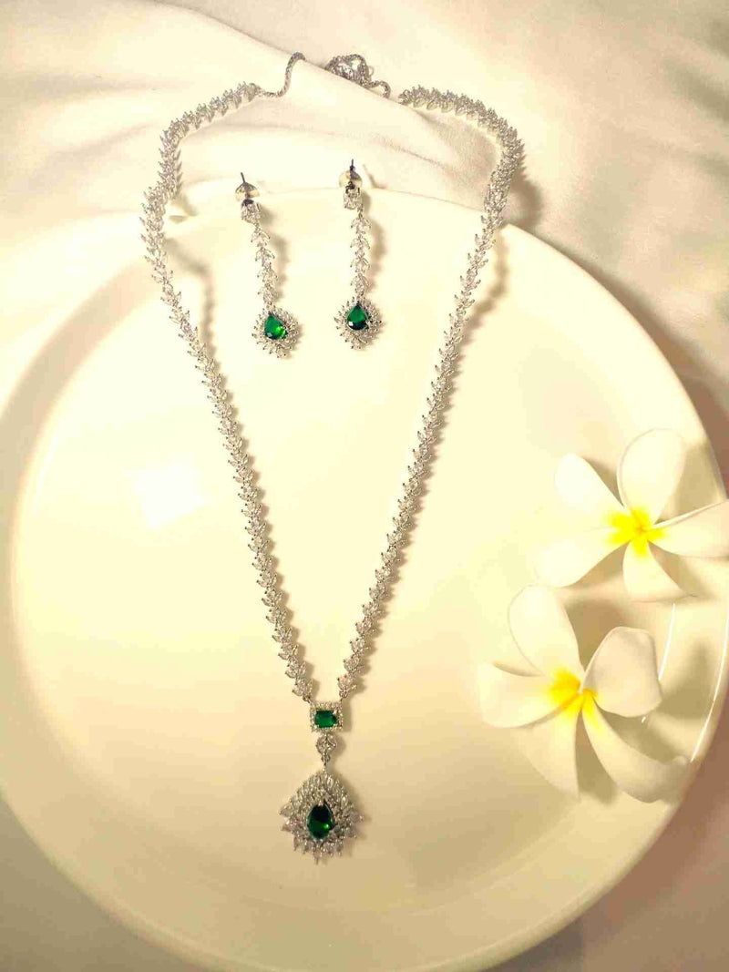 LE CHARIS EMERALD DIAMOND NECKLACE SET jewellery in 24K gold plating | XAGO Luxe