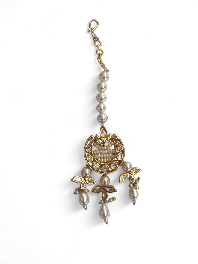 LE ALVARO GREEN AND WHITE GOLD PLATED KUNDAN STUDDED MATHAPATTI jewellery in 24K gold plating | XAGO Luxe