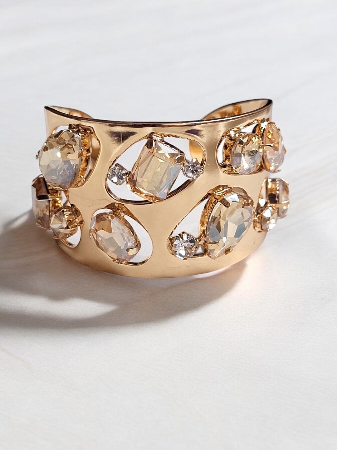 LA AGIRA GOLD PLATED HANDCUFFS jewellery in 24K gold plating | XAGO Luxe