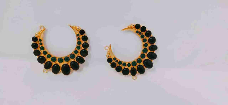 MOON SHAPE ONYX STUDDED PENDEN jewellery in 24K gold plating | XAGO Luxe