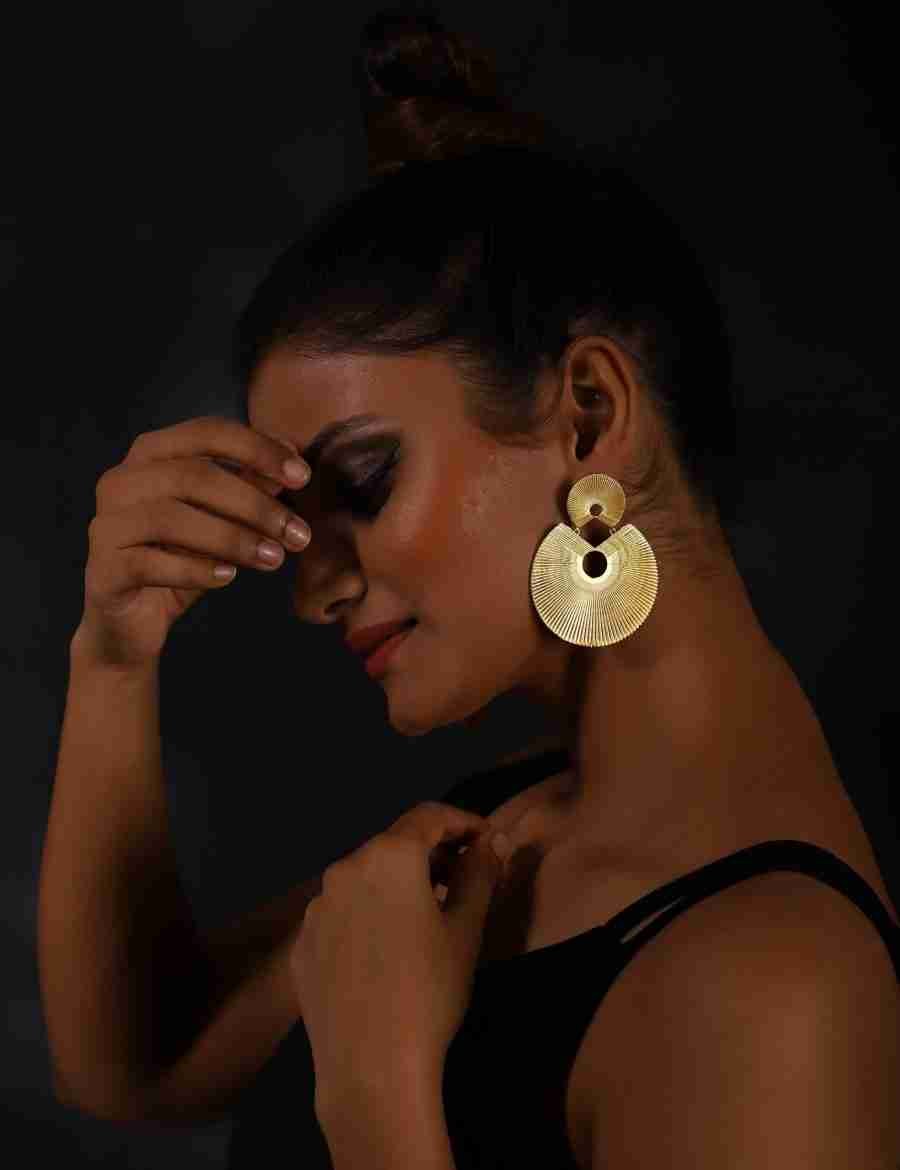 KAYNA GOLD TONE HOOPS EARRINGS - Image 2