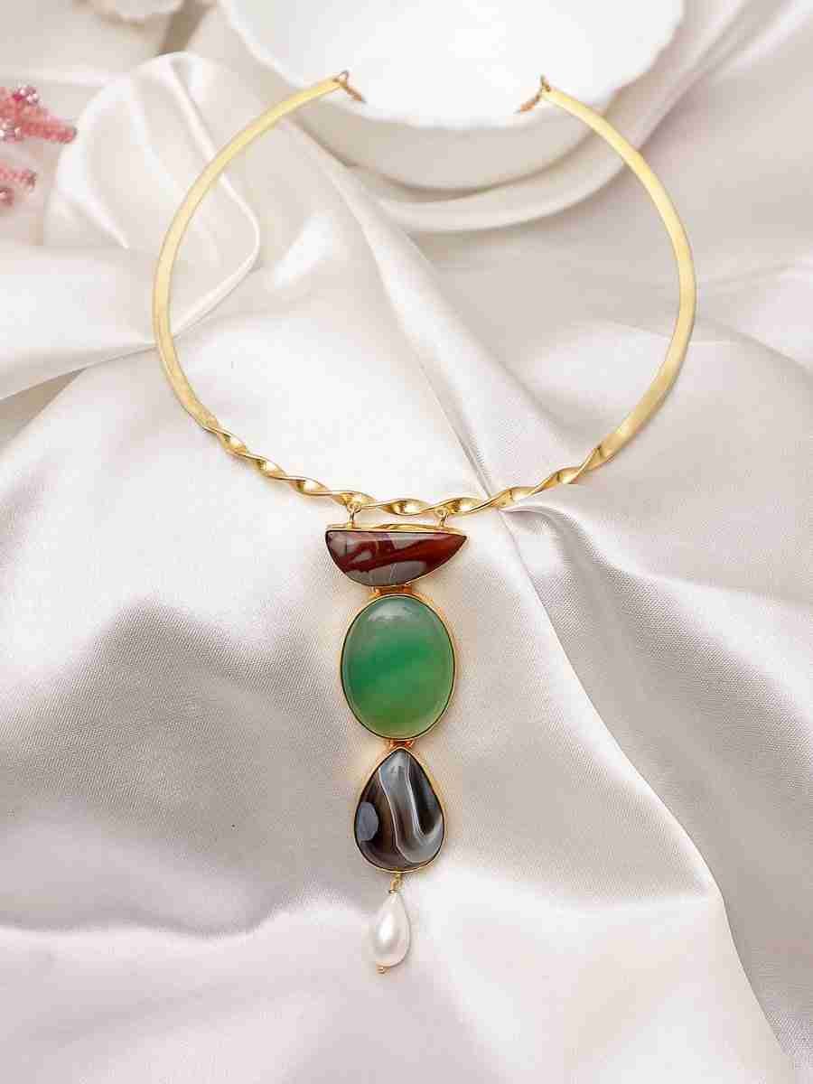 SRINO GOLD TONED NECKLACE WITH SEMIPRECIOUS STONE