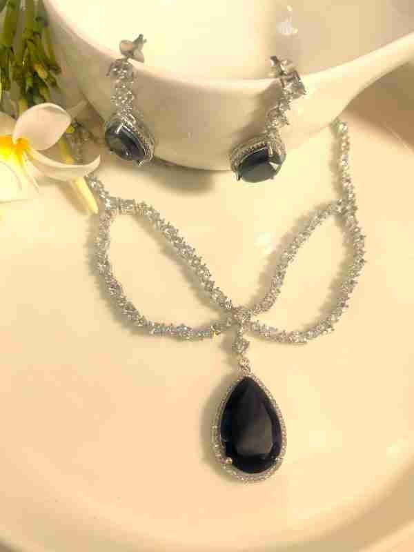 Black diamond necklace set - Timeless elegance and sophistication.