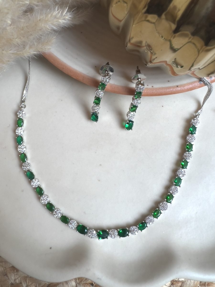 LE AGAPI EMERALD DIAMOND NECKLACE SET