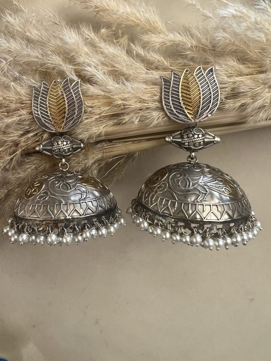 LE ISABELLA SILVER-TONED FLORAL SHAPED JHUMKA EARRINGS