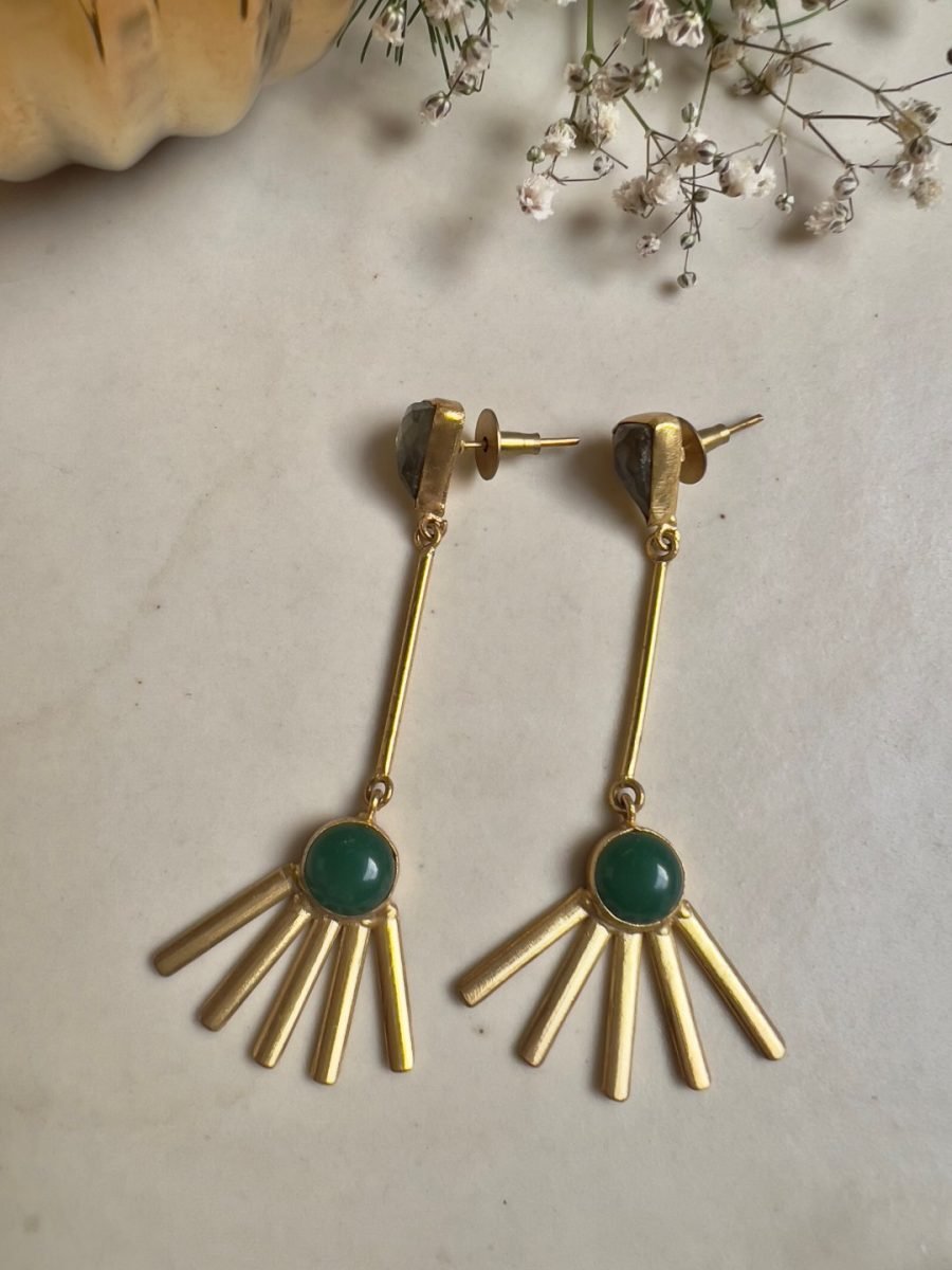 GOLD TONED GREEN TEARDROP SHAPED DROP EARRING