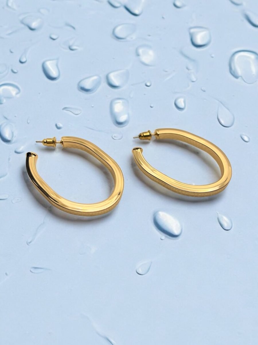 LE CAROLINA GOLD PLATED CONTEMPORARY SHAPED STUD EARRING