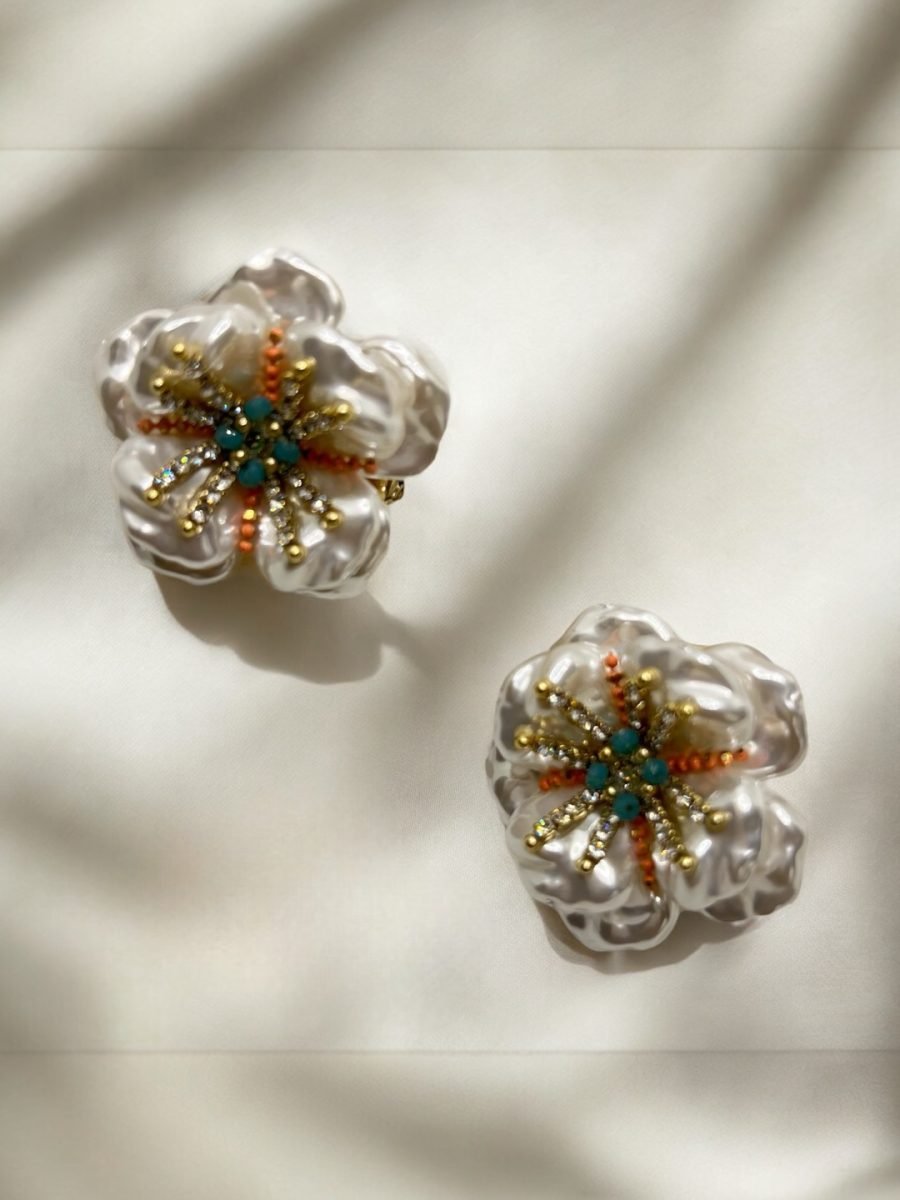 LE LOLA WHITE AND GOLD, FLORAL SHAPE STUDE EARRINGS