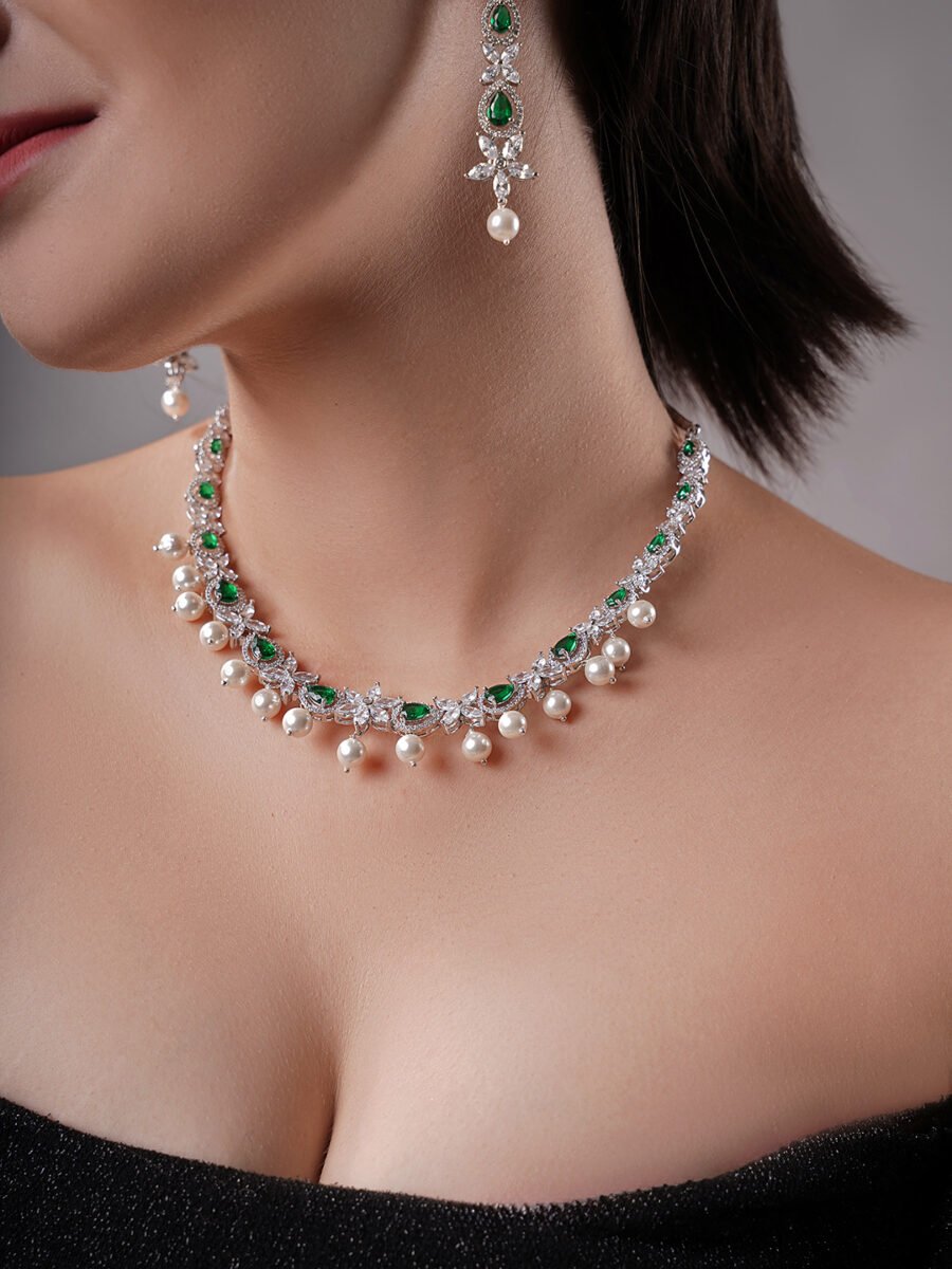 LE DIVIT GREEN RHODIUM-PLATED AD-STUDDED NECKLACE AND EARRINGS